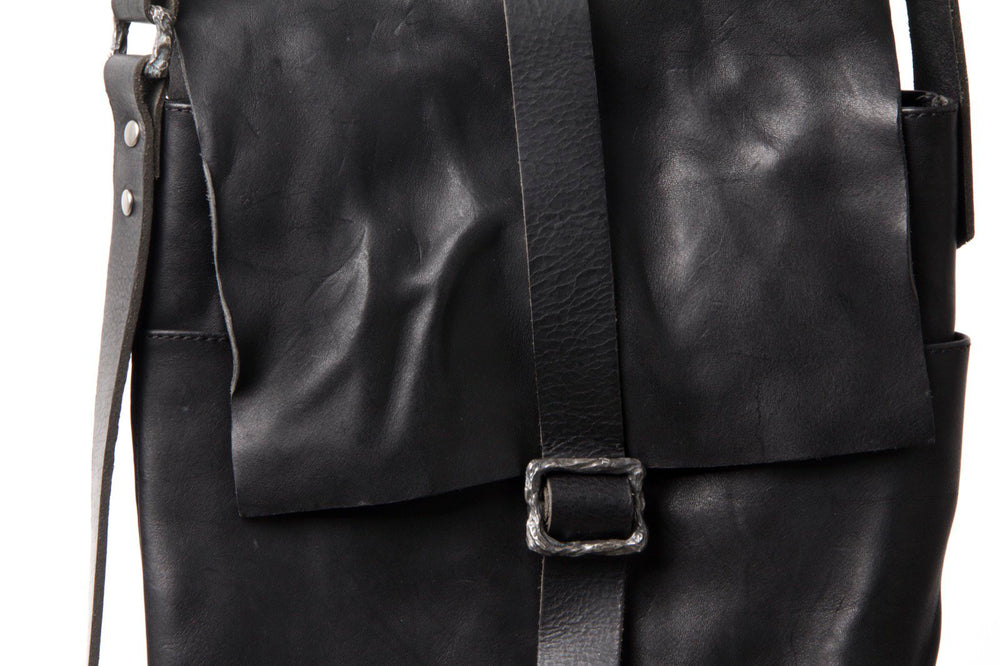 gegenüber: what the leather keeps