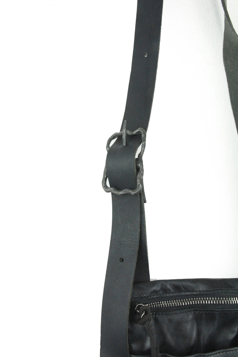 hang7 · detail 03